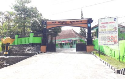 SELAMAT DATANG DI SMA NEGERI JUMAPOLO